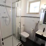 Modernes Mit Grossem Balkon Und Schoener Aussicht Apartman