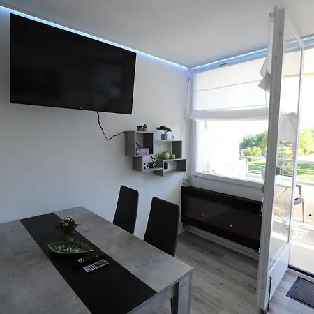 Modernes Mit Grossem Balkon,schoener Aussicht Und Indoorpool Oberteuringen